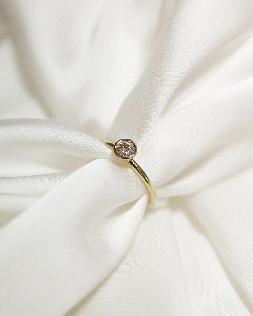 Goldcircus-Pure-Brillant-Ring-030ct-585Gelbgold