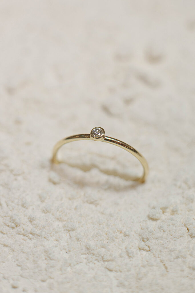 Goldcircus-Jewelry-Goldring-mit-Brillant-1