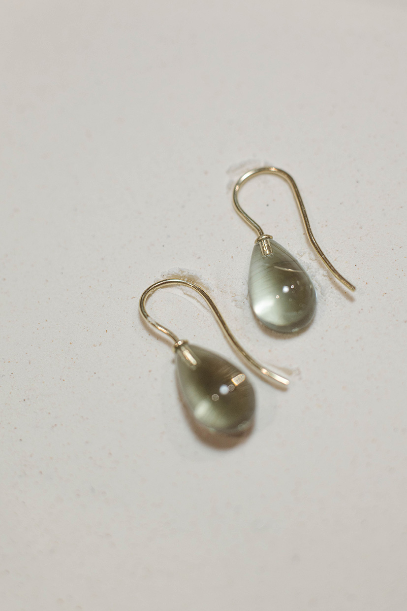 Goldcircus-Jewelry-585Gelbgold-Buegelohrring-Edelstein-Prasiolith-1