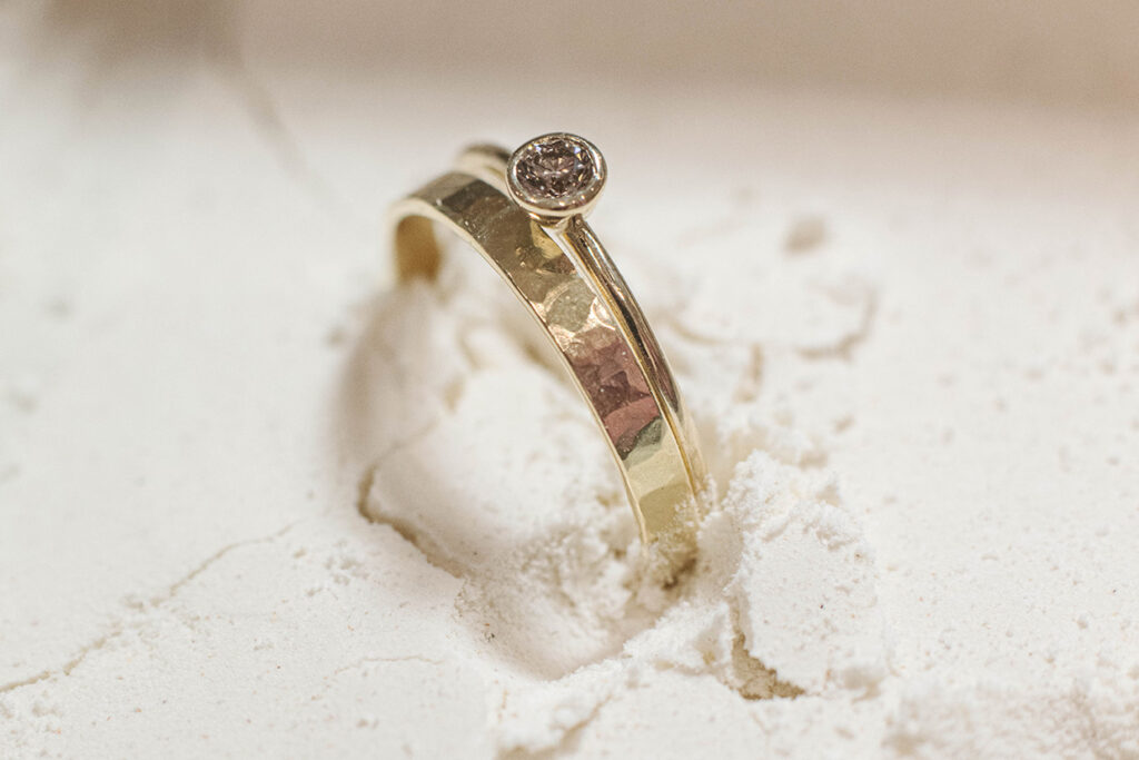 Goldcircus-Jewelry-Goldring-Brillant-Single-Ring-naturbraun-2