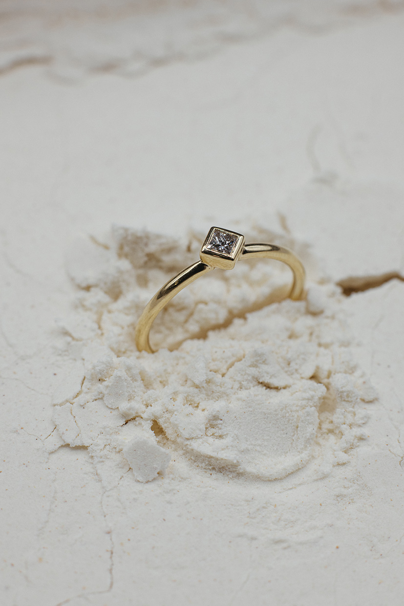 Goldcircus-Jewelry-585Gelbgold-Diamantring-Princess-Cut-Minimalistisch-1