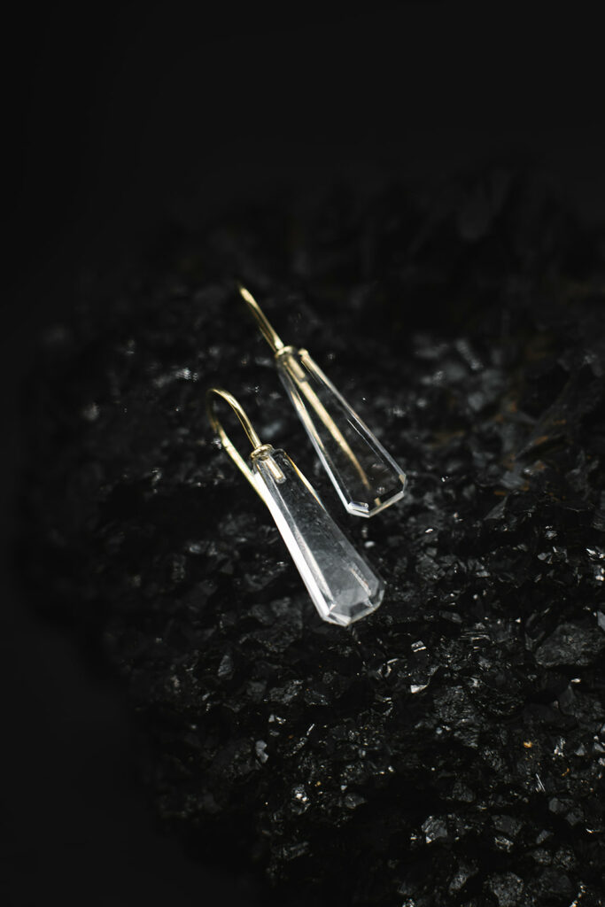 GOLDCIRCUS-Jewelry-Bergkristall-Bügelohrring
